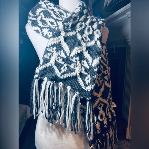 Nordic or Fair Isle Dark Gray and White Geometric Patterned Knit Scarf | NEW | - Picture 2 of 4